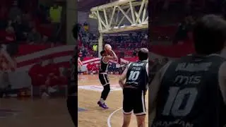 Sterling Brown pogadja za triiiii poena! 🖤🤍🔥☄️