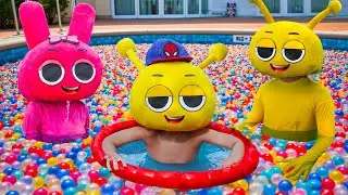 Let&rsquo;s play - Baby Simon&rsquo;s playing in the Orbeez pool! 🌈🛁| Incredibox Sprunki In Real Life