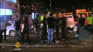 Palestinians fight with Israeli security forces