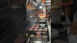اطلق مطعم برقر 🍟🍔🍔