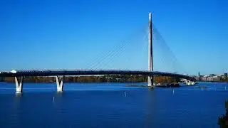 Kruunuvuorensillan raitiotiekiskoja asennetaan