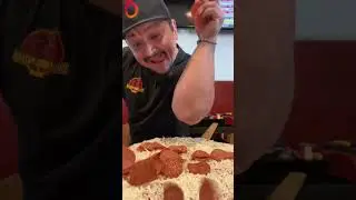 Roblox pizza are you crazy? #pizza #food #areyoucrazy #pizzalover #restaurant #foodie #foodlover