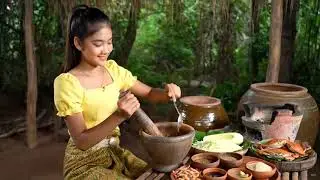A rural woman cooks boiled crab with Koh Kong fish sauce.