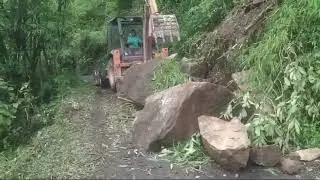 Chungthung Meribong Tamang Road condition big stone fall on the road and block road