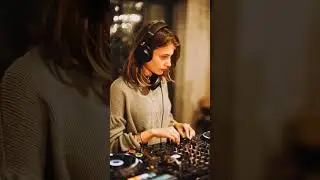 She owns the night 🎧✨ #femaledj #clubvibes #djlive #partytime #musicshorts