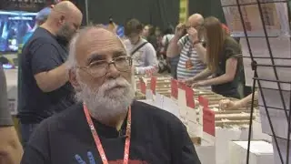 VIDEO: Man has prized comics stolen at comic convention in Glendale