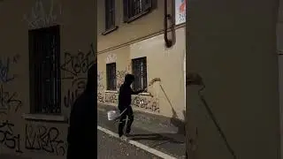 Он выполняет сложную работу, за которую никто другой не возьмется 😊
