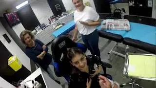 HACIENDO DOS PIERCINGS A LA CHICAS MÁS NERVIOSA DEL MUNDO 👧👧-UPPER LOBE 💉HÉLIX 💉 😉😋