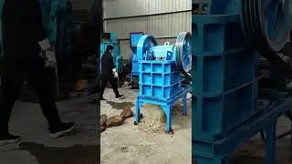 #jawcrusher with 5.5kw motor #rockcrusher #crushing #rock #granite #quartz #constructionwaste