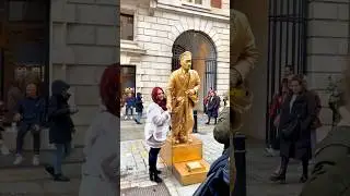 Happy mood. #livingstatue #londonattractions #art
