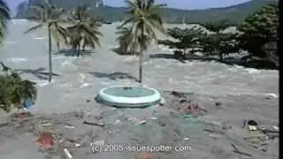 Tsunami hitting Koh Phi Phi Island 2004