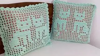 CAPA DE ALMOFADA DE GATINHOS EM CROCHÊ