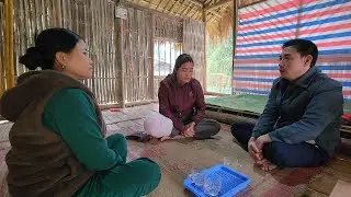 Hoi was very surprised to meet Hong's mother. The two of them talked a lot.