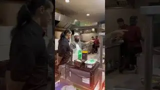 Momen pertemuan antara Ade Rai dan Ust Khalid Bassalamah