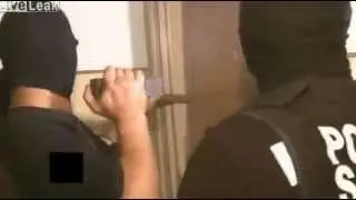 Romanian police vs the door