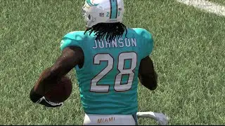 DAZZLING RUNS BY 99 OVERALL CHRIS JOHNSON!! Madden 16 Ultimate Team Gameplay