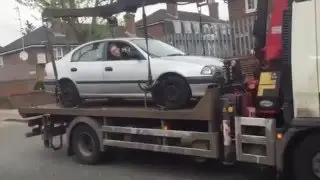 Idiot Tries to Drive His Car off Tow Truck