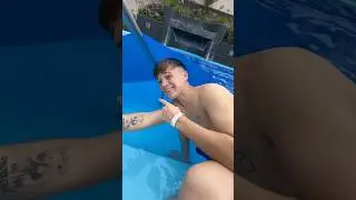 meterse así era raro