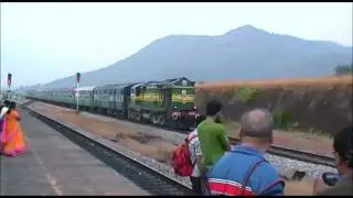 Verna Mangalore Central Passenger (56641) rushes into Murdeshwar