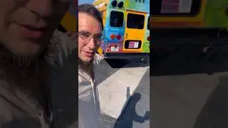 Автобус Хиппи, поехал бы на таком?