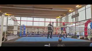 19 février 2023. Open national Muay Thai AFMT, Orléans. Jorn en plastron rouge. Victoire.