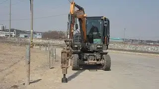 굴삭기 가드레일 작업