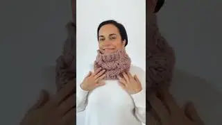Simple lace knit cowl pattern in 3 different yarn weights ❤️🧶 Great gift idea! #knittingpattern