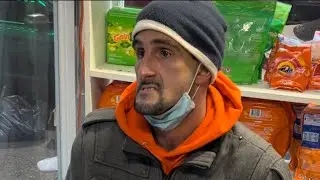 Streets of Philadelphia, Kensington avenue December 2021, interview with Ronald