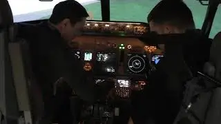 Boeing737 800 Full Flight Simulator in Vilnius  Circle to Land RWY08 Innsbruck LOWI