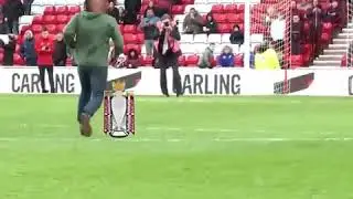 Course au titre Pep tacle Klopp