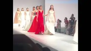 Model trips and falls twice during a Chinese fashion show (July 2019)