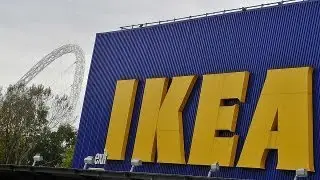 IKEA's founder hands over to son