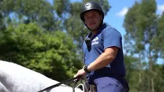 Como melhorar o seu assento no trote sentado?