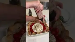 Baked Brie with Garlic and Cherry Tomatoes 🥂 The recipe is in the description 👇 #shorts