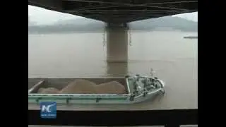 Yangtze River Bridge suffers 77 collisions by ships