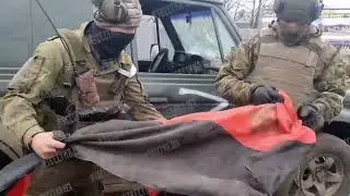 #ukrainebreakingnews #Mariupol, the Russian Army showed what they refer to as the flag