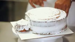 How to Assemble a Ladybug Cake | Birthday Cakes