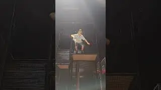 ik sprong van de hoogste duikplank op een airtrack