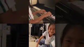 🎹 Reviewing Summer's song during our pop piano group class...