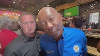 Houston mayor attends official grand opening of Shaq's Big Chicken restaurant