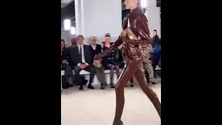 Balmain #Balmain #pfw2020 #pfw #pfw20 #fashion #model #catwalk #runway #nguanguatrendy