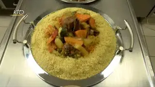 Couscous à la marocaine, rouleaux au miel et amandes