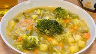 Sopa caliente para el frío ¡rápida y sin lío! 🥦🥕🥔 El apio le da un sabor 👉”RICO RICO”🌹