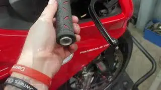 Ducati Panigale V2 - (Short video) Adding throttle spacer.