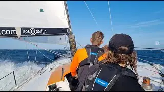 25 knots and Counting
