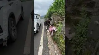 Berkat Kepedulian Mereka, Anak Itu Nggak Perlu Lompat Selokan Lagi! ❤️ #shorts