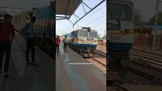 16312-KOCHUVELI SHRI GANGANAGAR EXPRESS with WDP-4D arriving #shorts #indianrailways #wdp4d