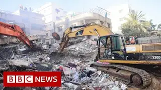 Israel air strike targets Hamas leader - BBC News