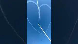 Самолеты нарисовали сердце в небе #shortvideo #shortsvideo #shorts #aviation #love #live #уфа #небо