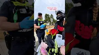 Потребовались короткие переговоры. 🌹👮🏼&zwj;♂️🚨